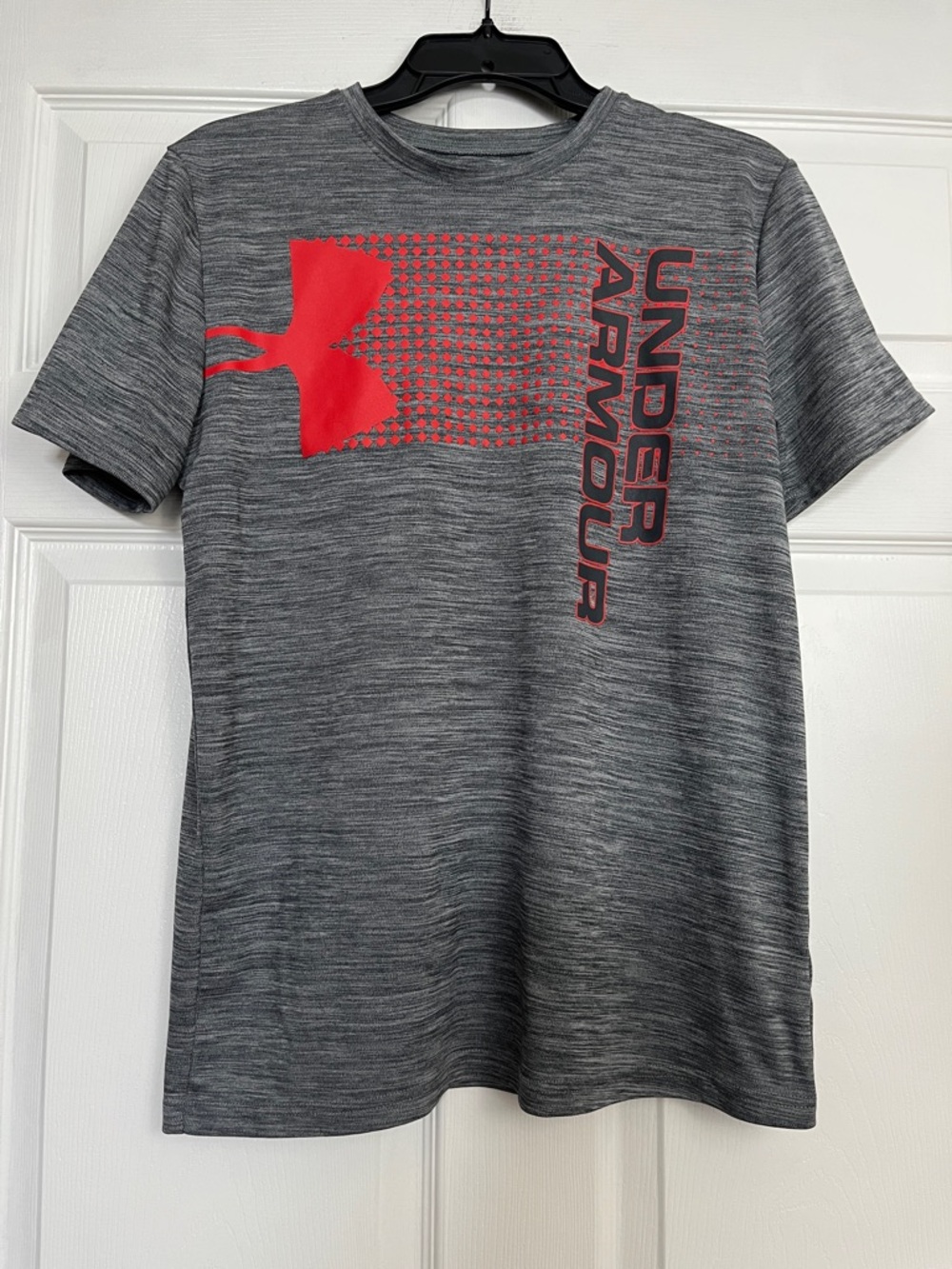 Under Armour HeatGear Tee - Boys YXL, Gray, Red Logo, Performance Shirt